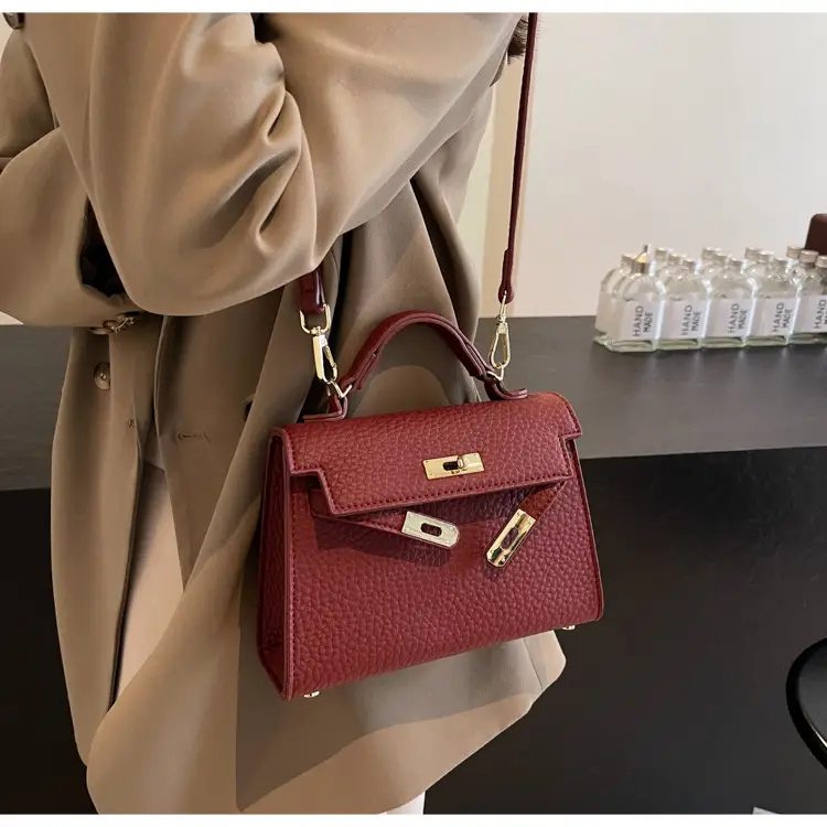 Platinum Litchi Pattern Shoulder Bag 2024 — feature 24