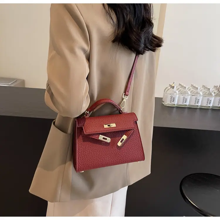 Platinum Litchi Pattern Shoulder Bag 2024 — feature 25