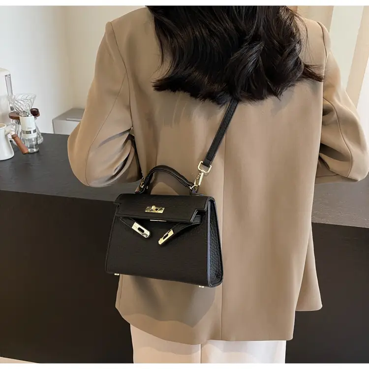 Platinum Litchi Pattern Shoulder Bag 2024 — feature 28