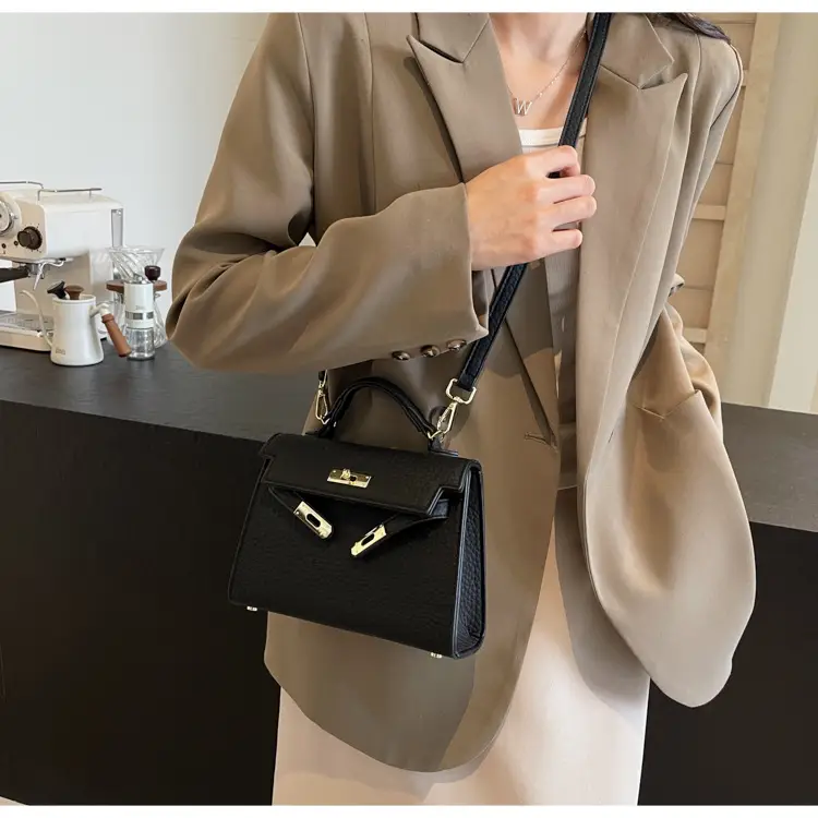 Platinum Litchi Pattern Shoulder Bag 2024 — feature 30