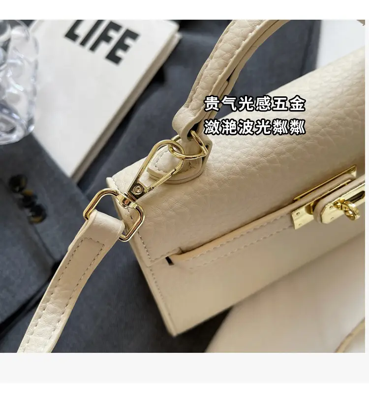 Platinum Litchi Pattern Shoulder Bag 2024 — feature 5