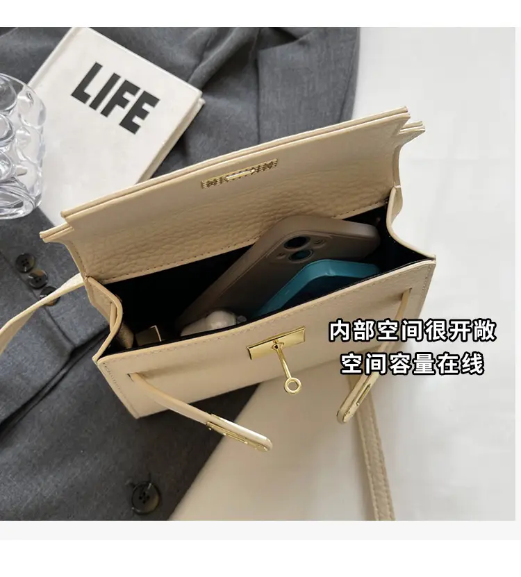 Platinum Litchi Pattern Shoulder Bag 2024 — feature 8