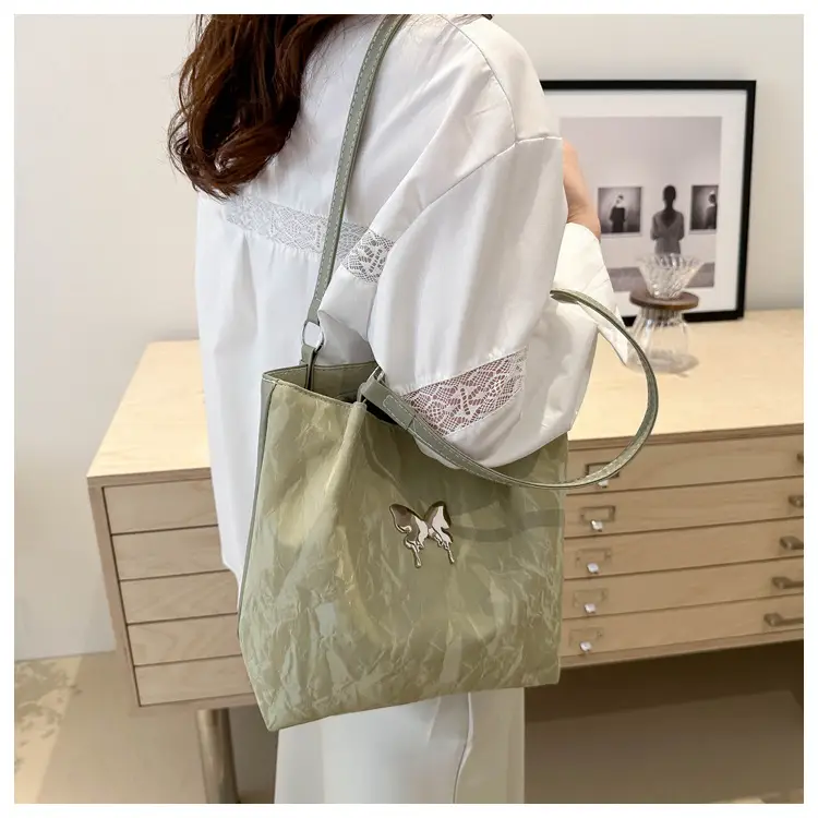Women's White Leather Shoulder Bag 2024 Summer — feature 18