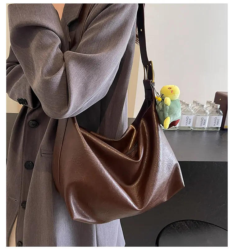 Black Korean Retro Shoulder Bag for Women 2025 — feature 3