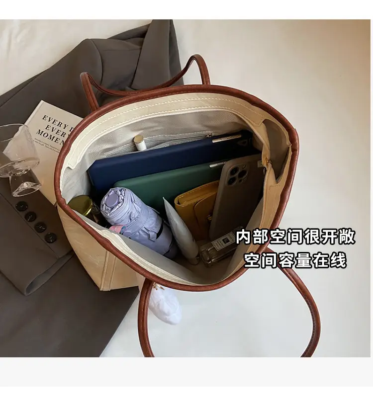 Women's Retro Chic Shoulder Bag with Cloud Charm — feature 7