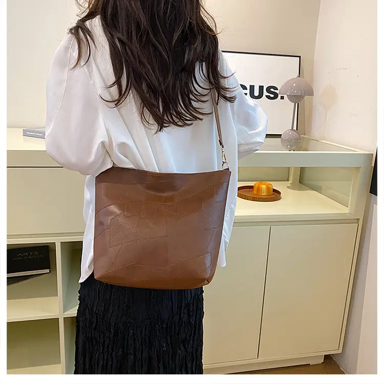 Women's Black Contrast Crossbody Tote Bag Large Capacity 2024 — feature 23