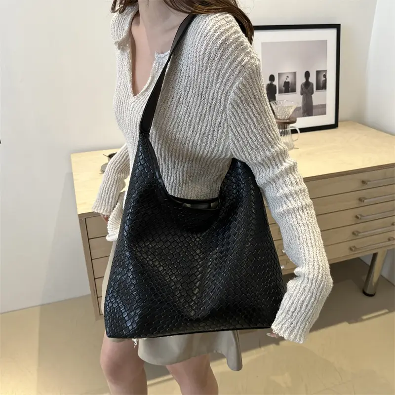 Brown Woven Crossbody Bag for Women 2024 - Image 7