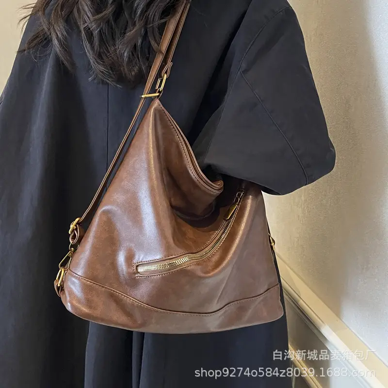 Retro Black Shoulder Bag for Women Large Capacity - Image 6