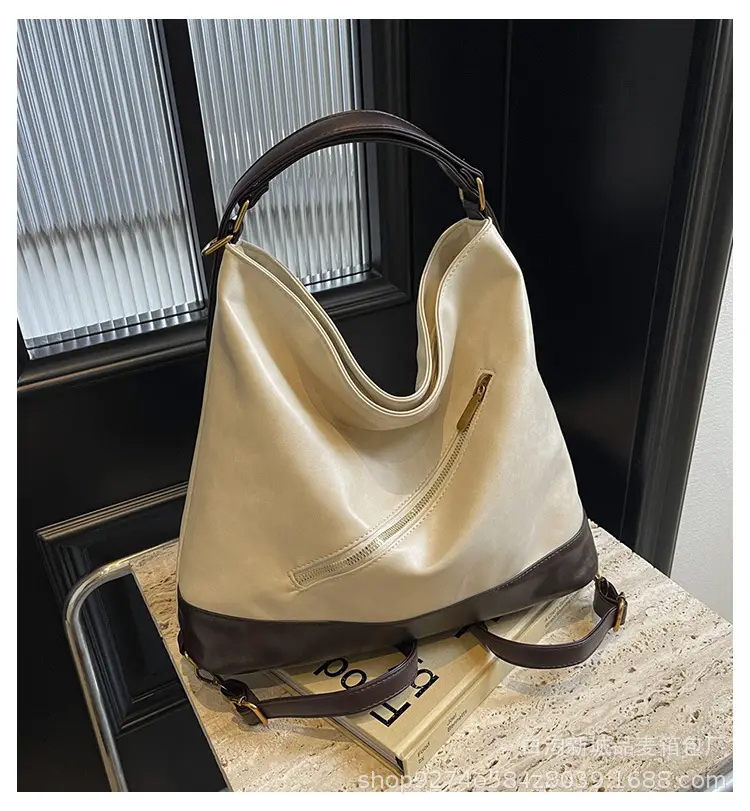 Retro Black Shoulder Bag for Women Large Capacity — feature 1