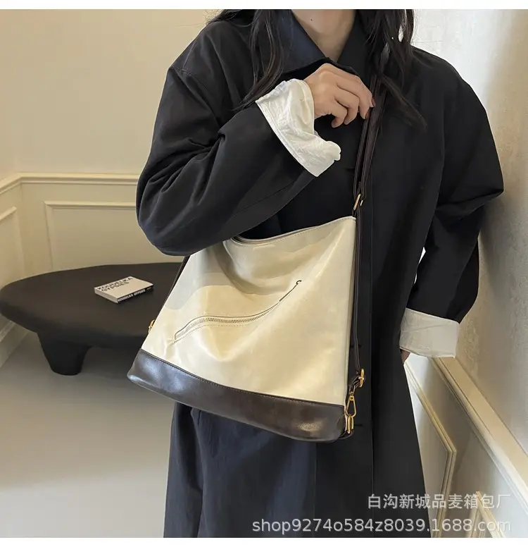 Retro Black Shoulder Bag for Women Large Capacity — feature 13