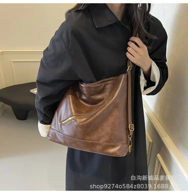 Retro Black Shoulder Bag for Women Large Capacity — feature 16