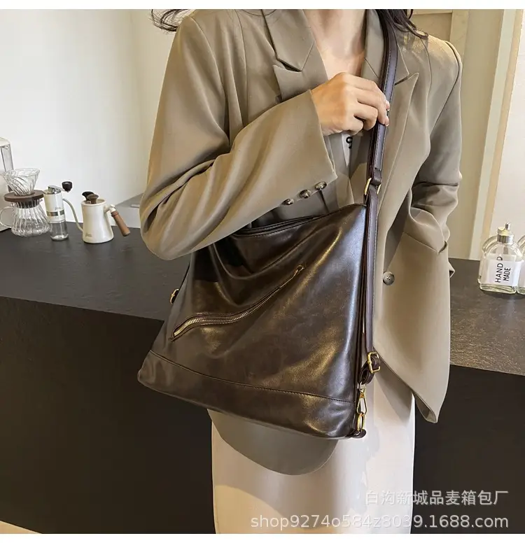 Retro Black Shoulder Bag for Women Large Capacity — feature 22