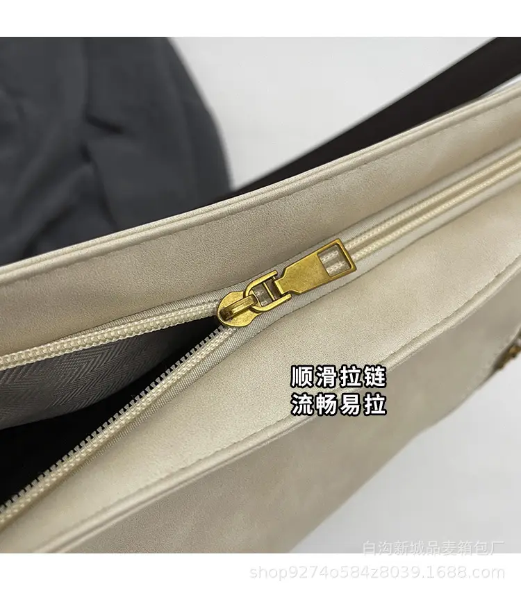 Retro Black Shoulder Bag for Women Large Capacity — feature 5