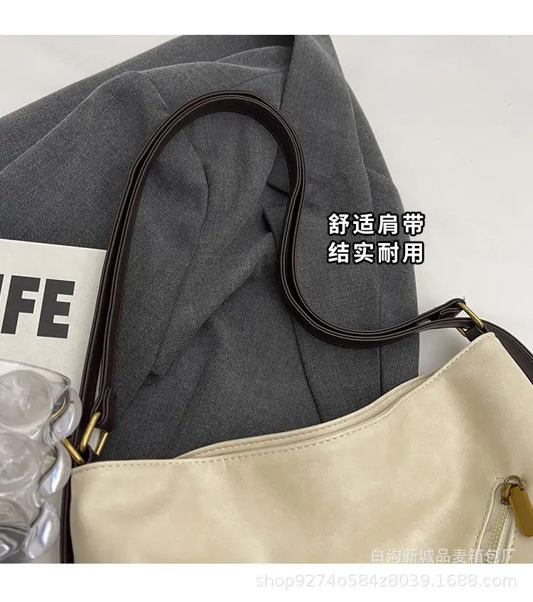 Retro Black Shoulder Bag for Women Large Capacity — feature 6
