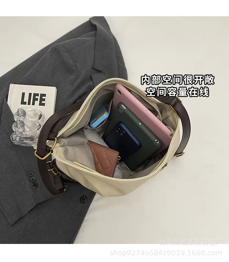 Retro Black Shoulder Bag for Women Large Capacity — feature 7