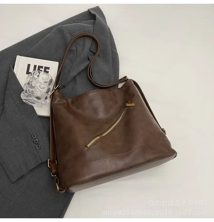 Retro Black Shoulder Bag for Women Large Capacity - Image 3