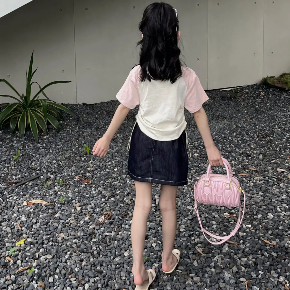 Black Pleated Shoulder Bag for Girls Princess Design - Image 8