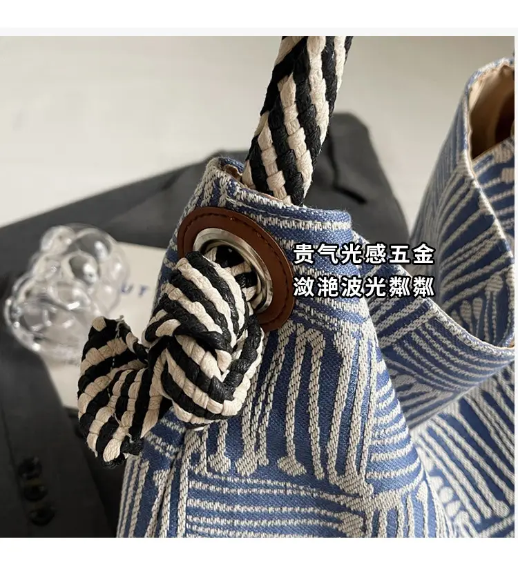 Women's Striped Zip Shoulder Crossbody Bag 2024 — feature 3
