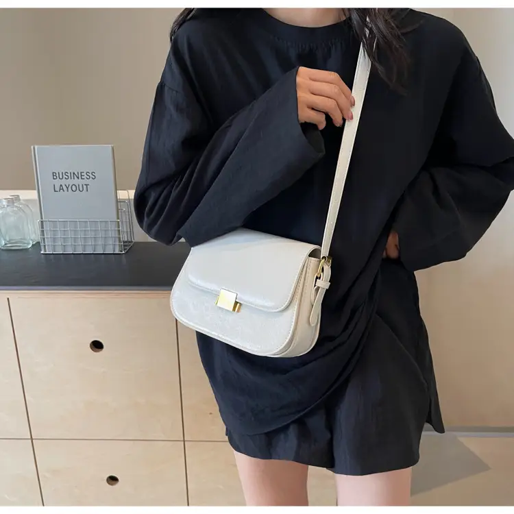 Small One-Shoulder Women's Bag Black with Gold Clasp — feature 13