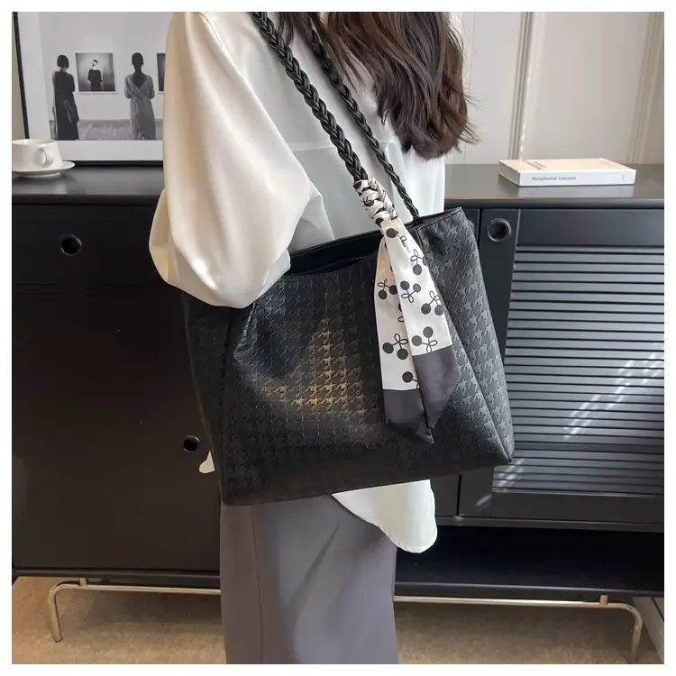 Women's Cross-Country Large Capacity Shoulder Bag 2024 — feature 16