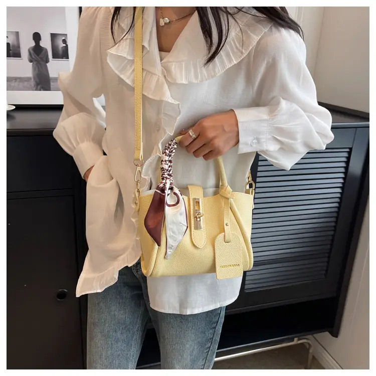 Pink Vintage Silk Handbag with Chain Strap — feature 10
