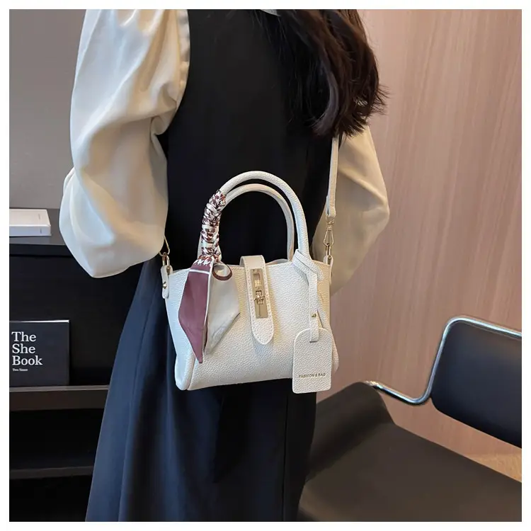 Pink Vintage Silk Handbag with Chain Strap — feature 8