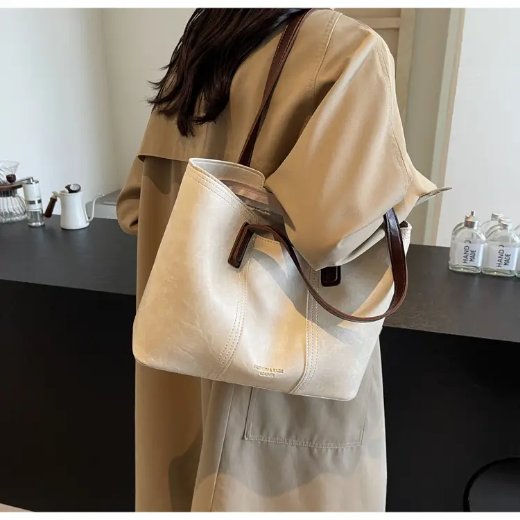 Large Capacity Women's Brown Leather Tote Bag — feature 10