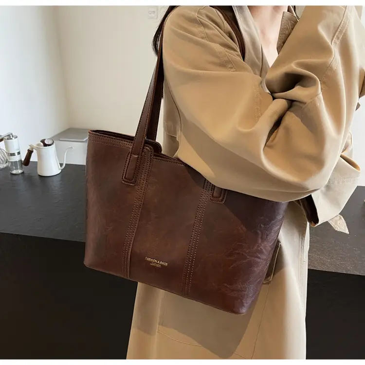 Large Capacity Women's Brown Leather Tote Bag — feature 11