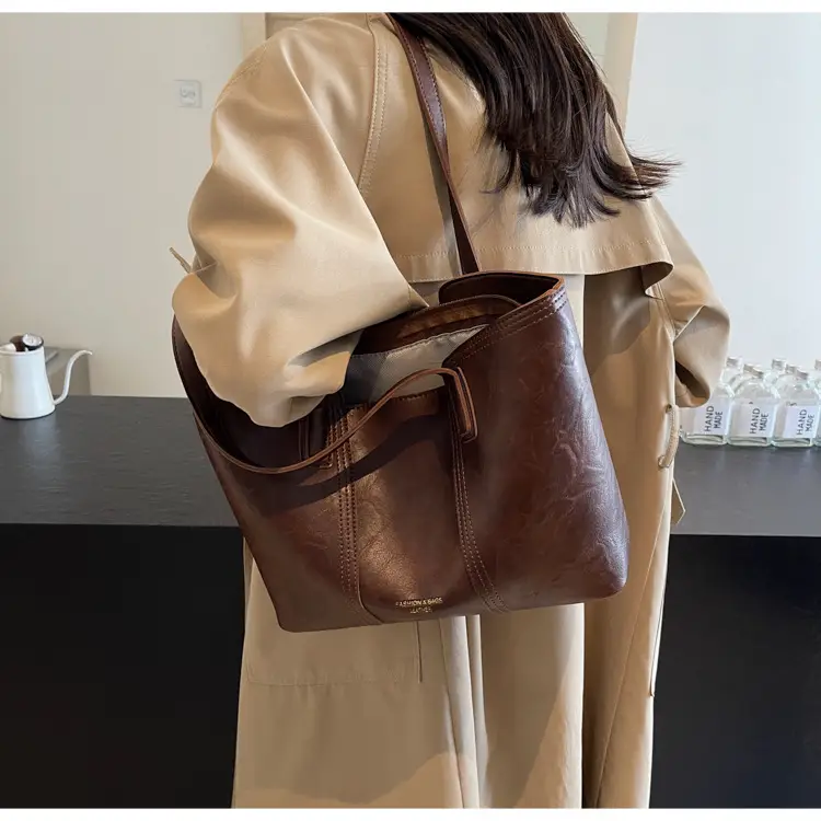 Large Capacity Women's Brown Leather Tote Bag — feature 12