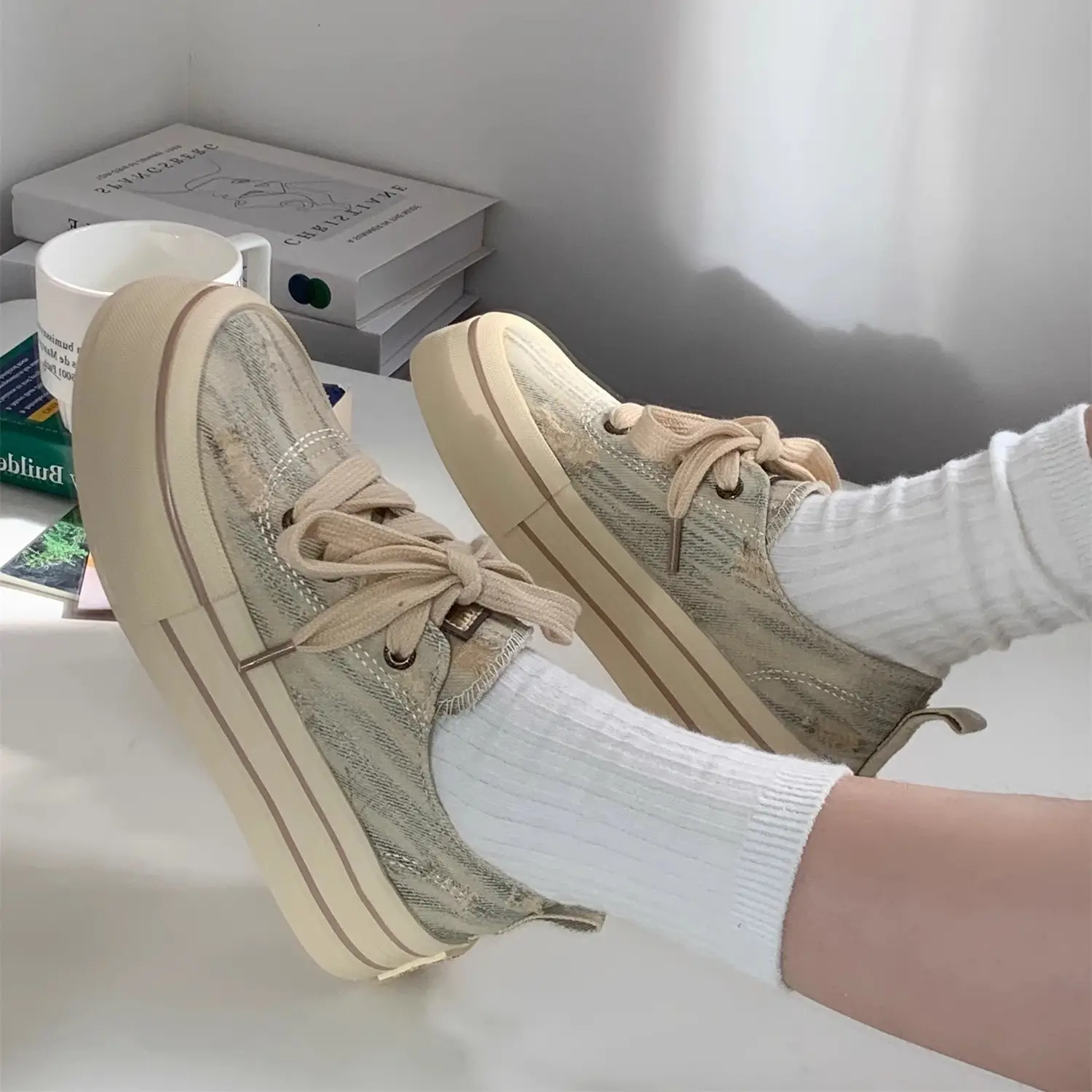 Women Casual Sneakers Black White Strap 2025 — feature 2