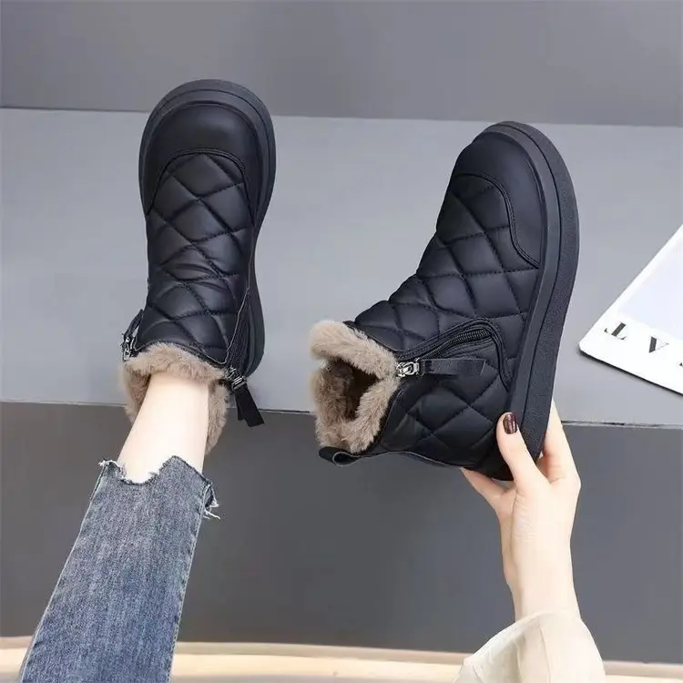 Women's Fleece Lined Snow Boots Black Large — feature 8