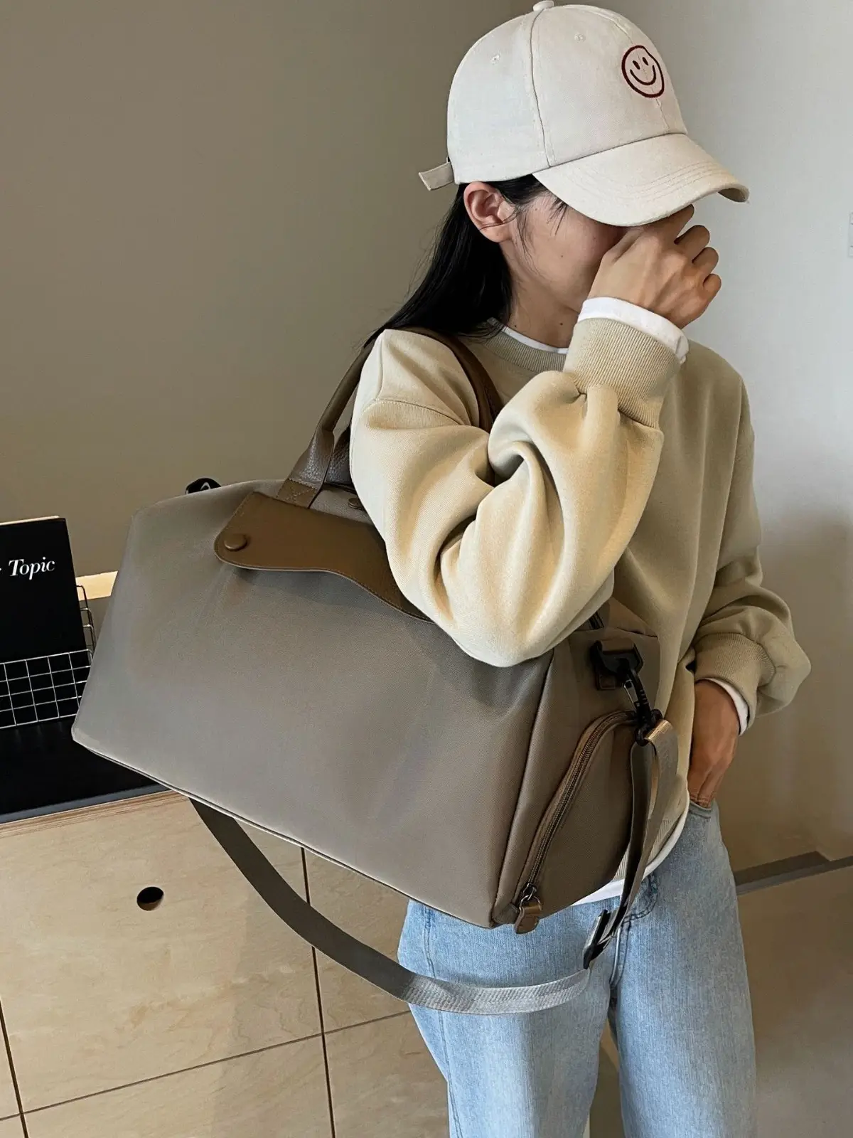 Large Capacity Korean Style Travel Bag Grey - Image 4
