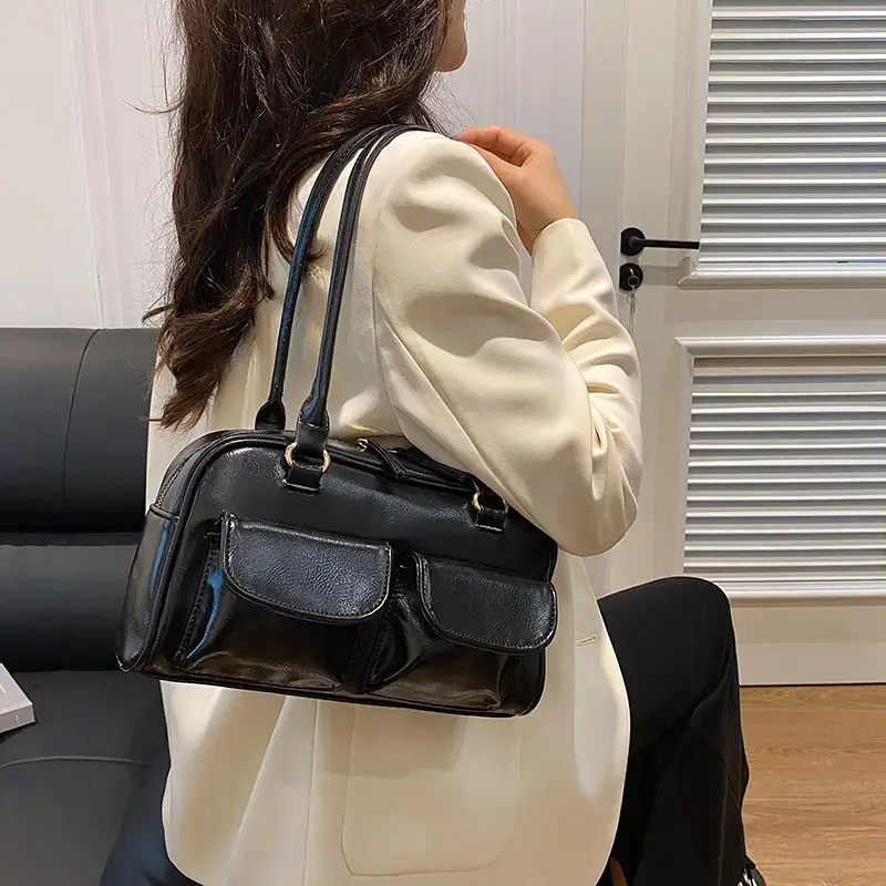 Black Retro Textured Shoulder Bag for Women - Image 6