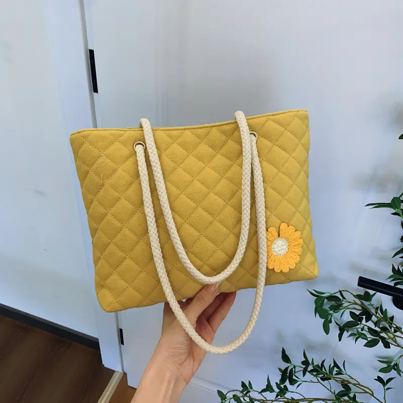 Women Quilted Sunflower Shoulder Bag Yellow 2024 - Image 5