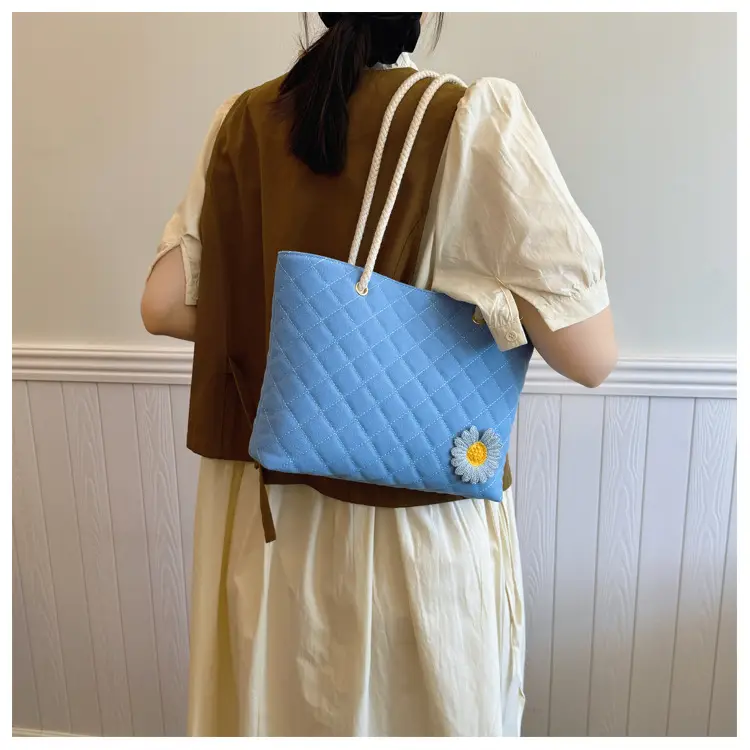 Women Quilted Sunflower Shoulder Bag Yellow 2024 — feature 8