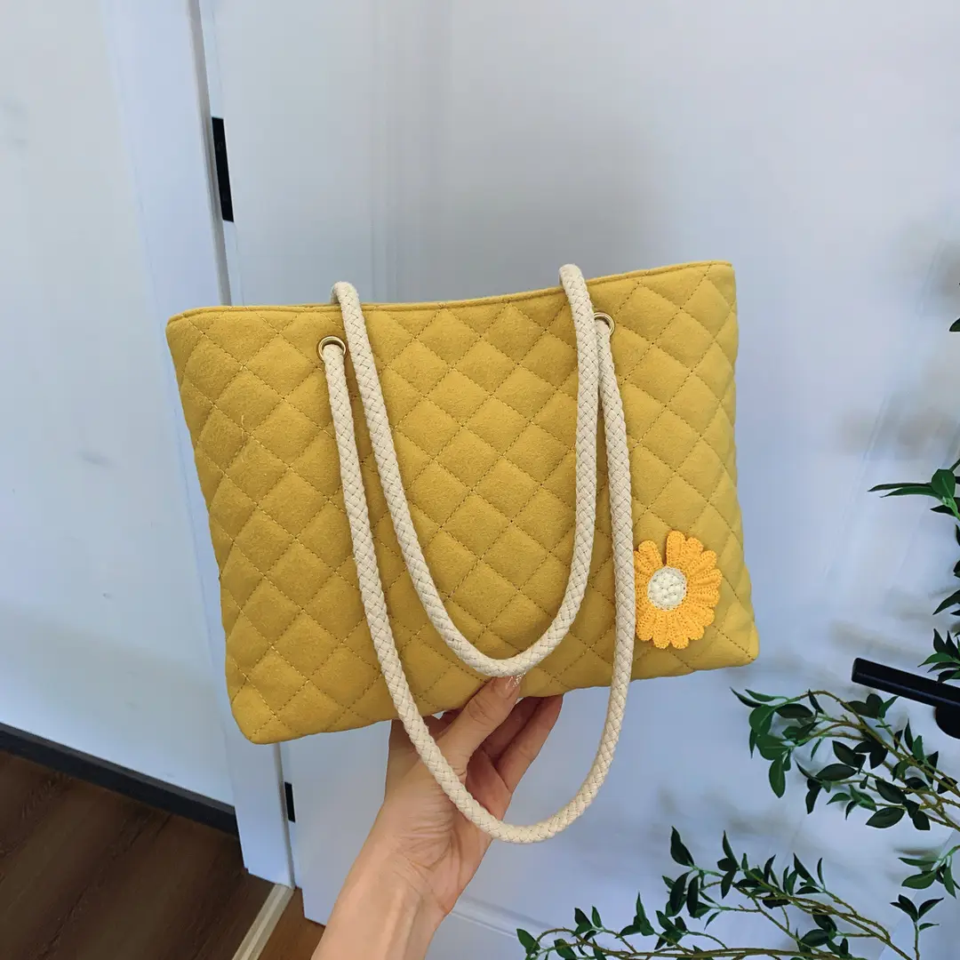 Women Quilted Sunflower Shoulder Bag Yellow 2024 - Image 2
