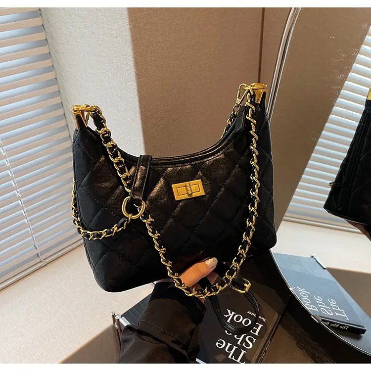 Black Quilted Chain Tote Bag for Women 2025 — feature 13