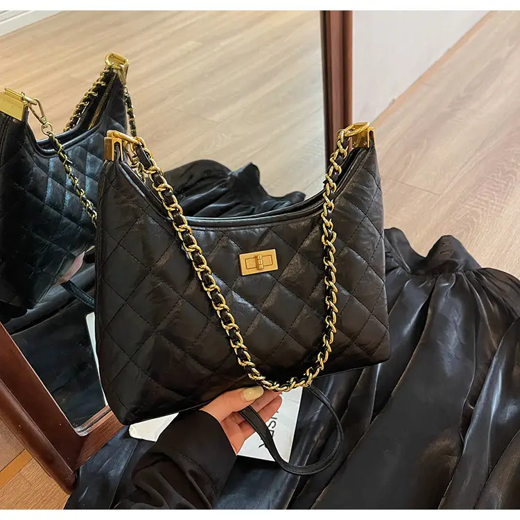 Black Quilted Chain Tote Bag for Women 2025 — feature 18