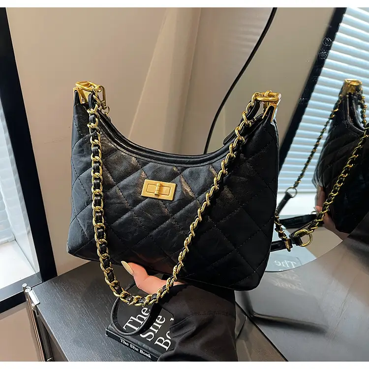 Black Quilted Chain Tote Bag for Women 2025 — feature 21