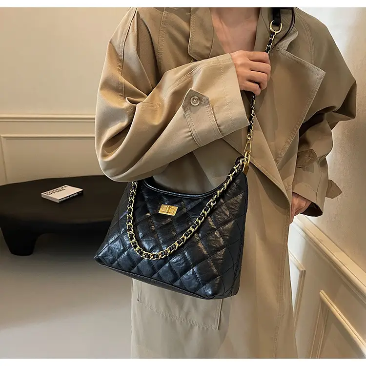 Black Quilted Chain Tote Bag for Women 2025 — feature 38