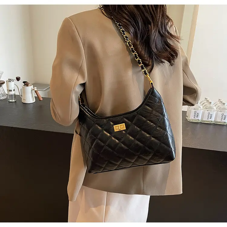 Black Quilted Chain Tote Bag for Women 2025 — feature 41
