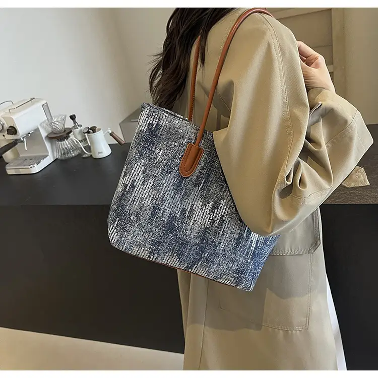 Women's Sparkly Silver Shoulder Bag 2024 New — feature 7