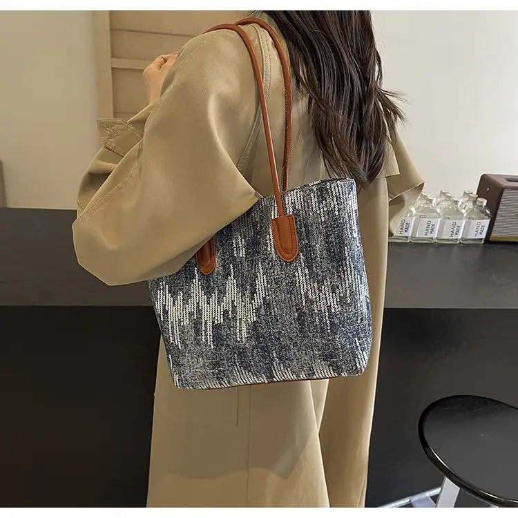 Women's Sparkly Silver Shoulder Bag 2024 New — feature 8