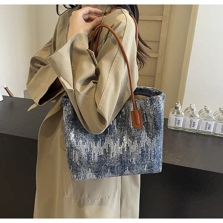 Women's Sparkly Silver Shoulder Bag 2024 New — feature 9