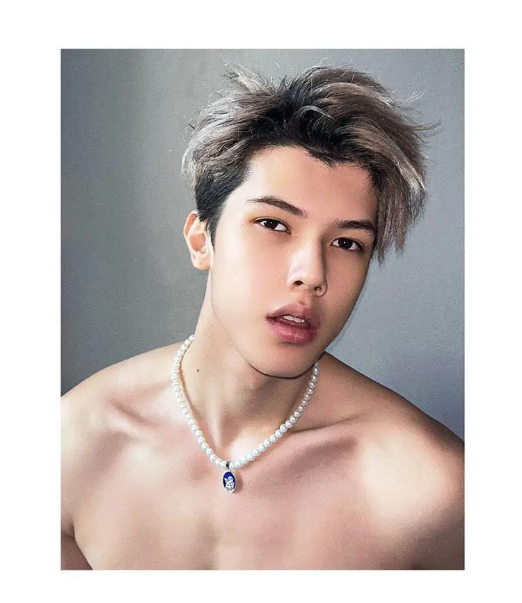 Men's Pearl Clavicle Necklace with Blue Pendant — feature 3
