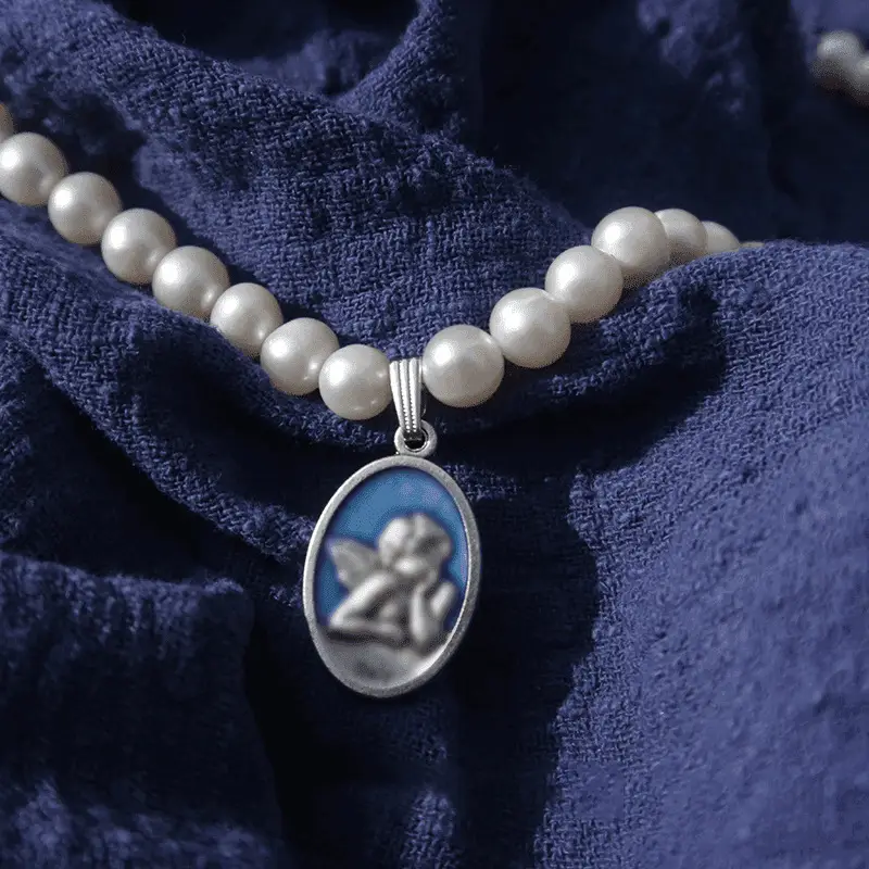 Men's Pearl Clavicle Necklace with Blue Pendant — feature 7