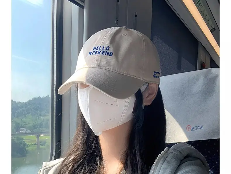 Women's Beige Baseball Cap with Wide Brim and Sunshade — feature 4