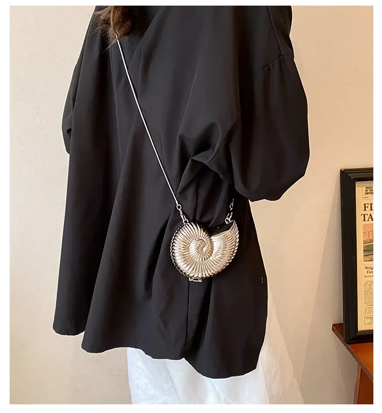 Niche Design Underarm Bag 2024 New Fashion Small Round Bag Shoulder Red Bag Western Style Beautiful Chain Crossbody Bag — feature 1