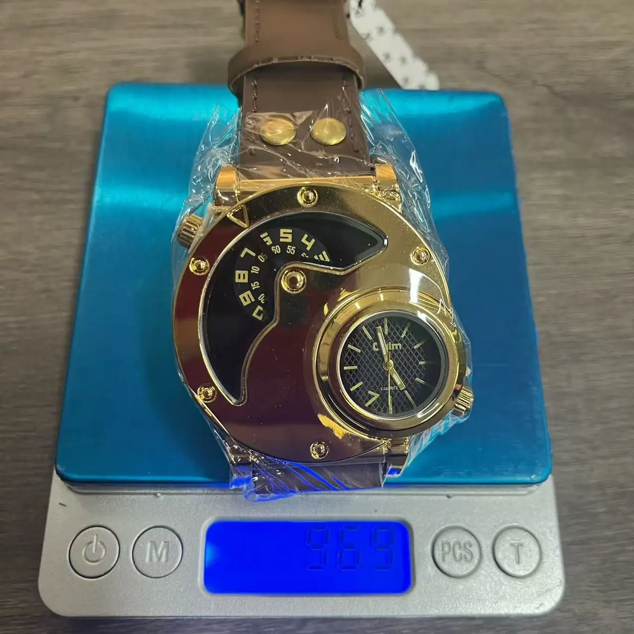 Men's Gold Quartz Watch Large Dial Brown Strap Sports Watch — feature 2