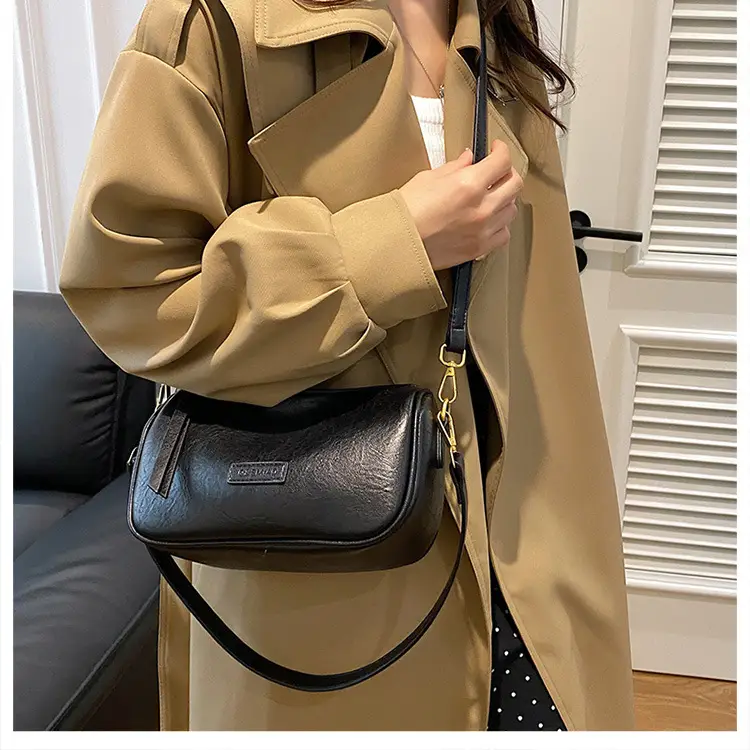 Vintage Black Leather Shoulder Bag for Women 2024 — feature 14